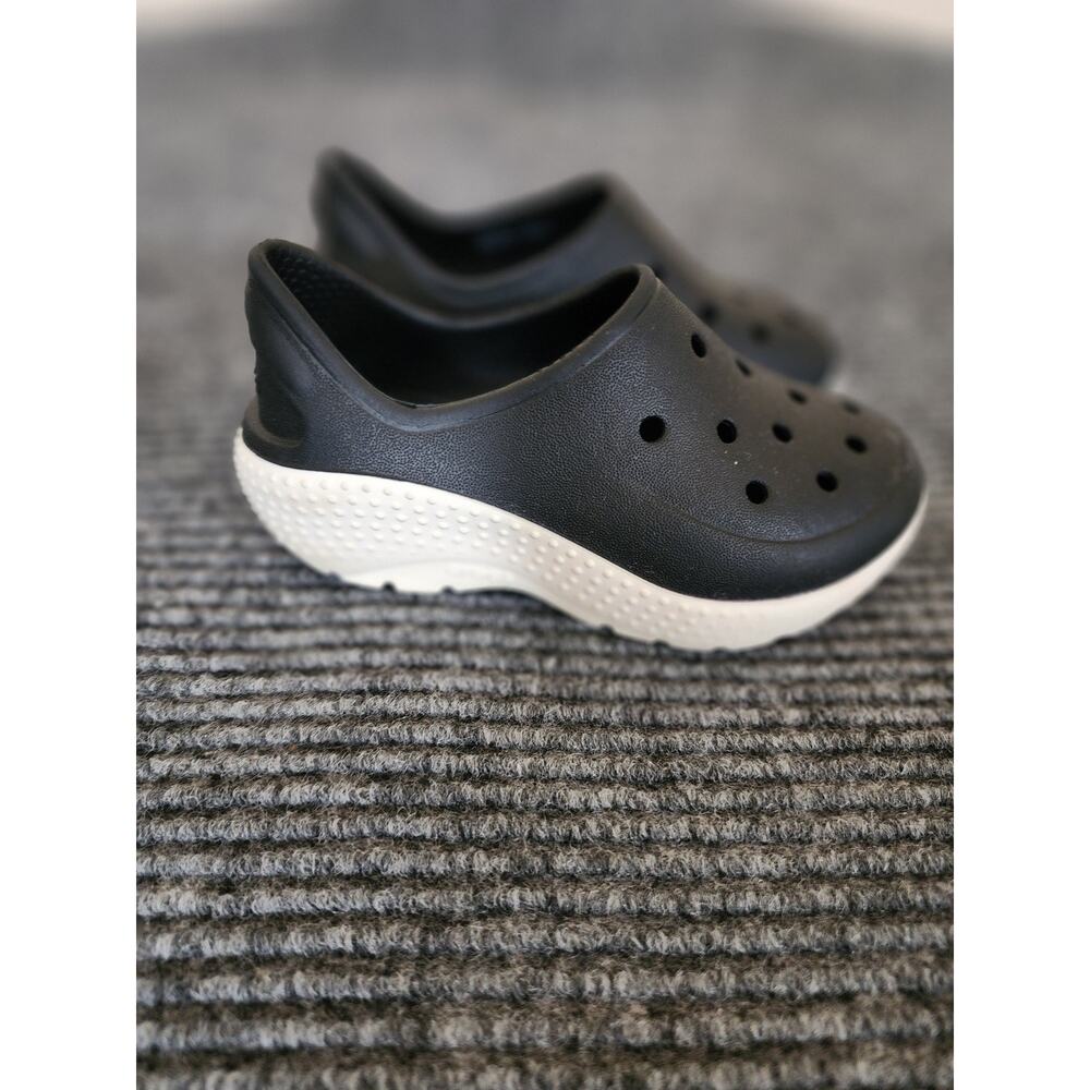 CROCS Toddler Youth Size 8 Classic Slip-On Sneaker Black - Picture 2 of 5